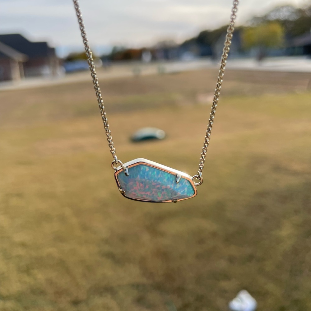 Kendra Scott necklace